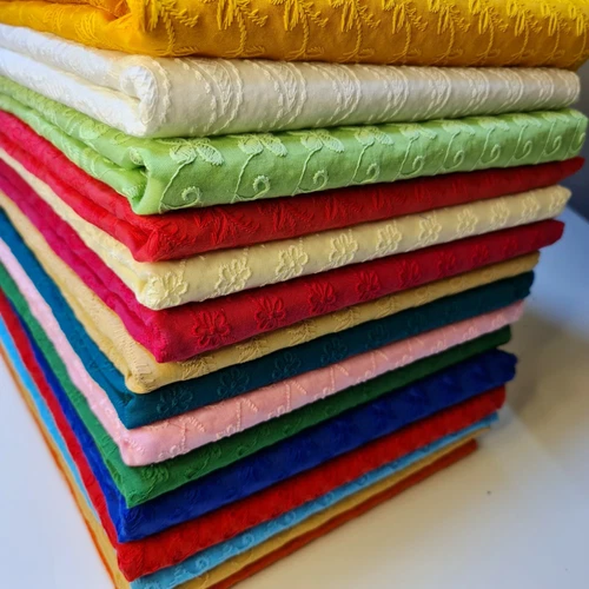 100% Cotton Lawn Broderie Anglaise Material Embroidery Dress Craft Fabric 44"