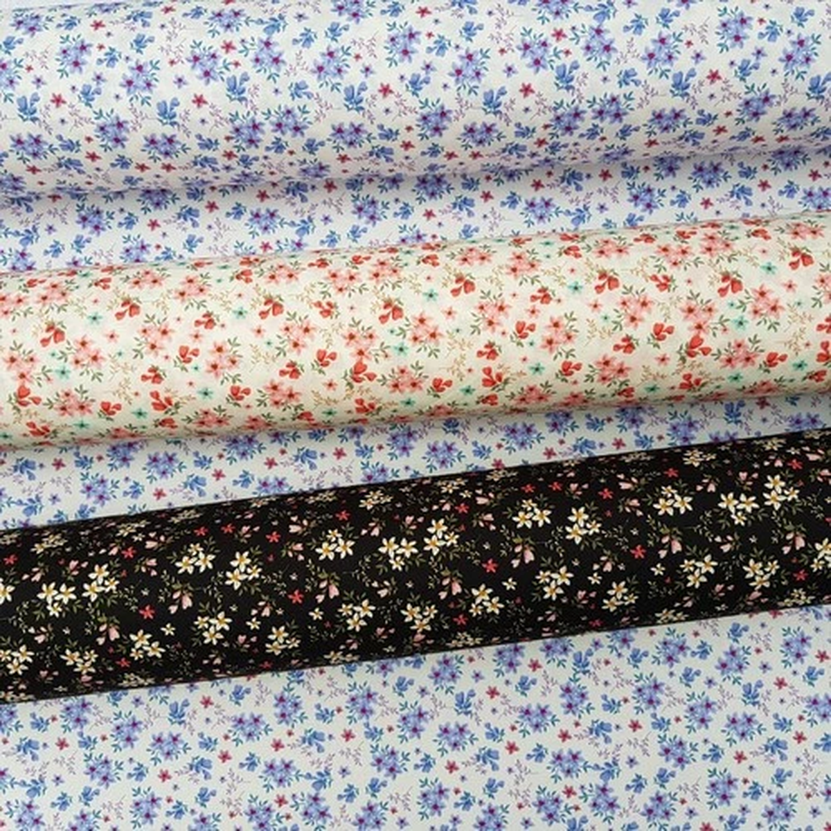 100% Cotton Poplin Quilting Small Ditsy Daisy Floral Print Rose & Hubble Fabric
