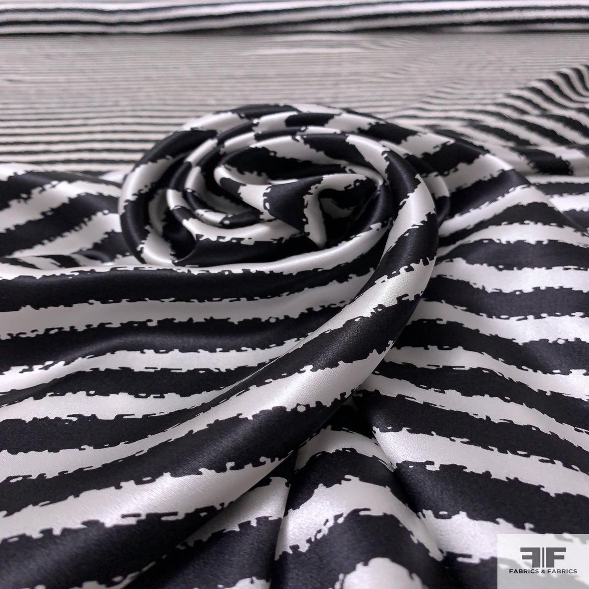 Cracked Striped Printed Silk Charmeuse - Black / White